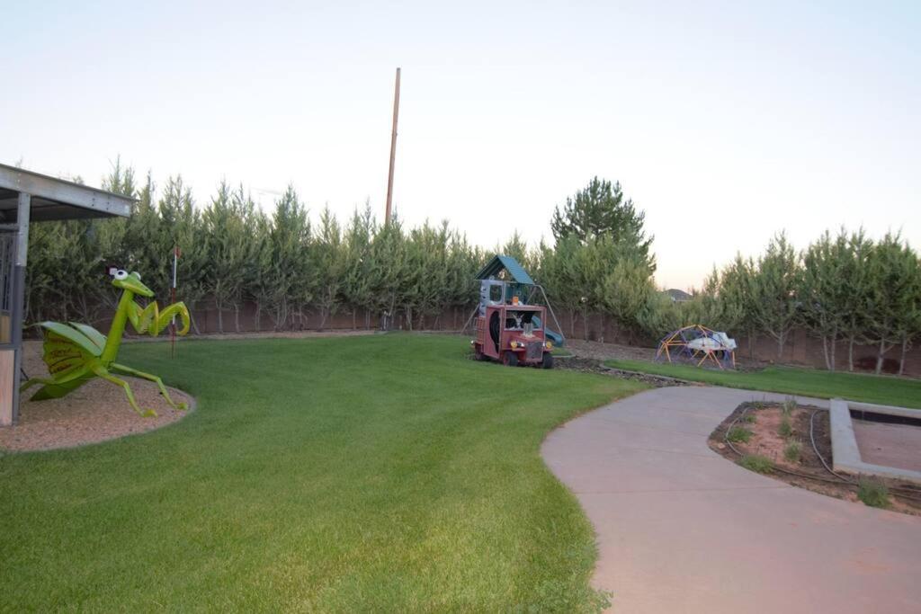 Tacit Shadow Resort Shangri-La King Suite, Gym, Coffee Bar, Hot-Tub, Free Laundry, Food Available Parowan Exterior foto