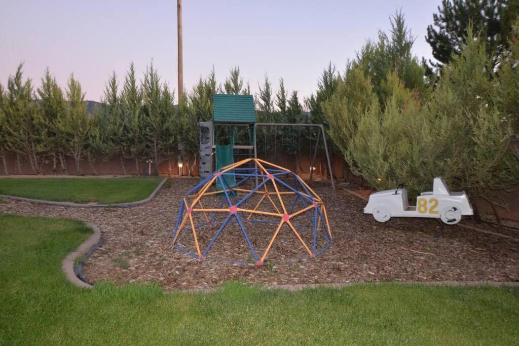 Tacit Shadow Resort Shangri-La King Suite, Gym, Coffee Bar, Hot-Tub, Free Laundry, Food Available Parowan Exterior foto