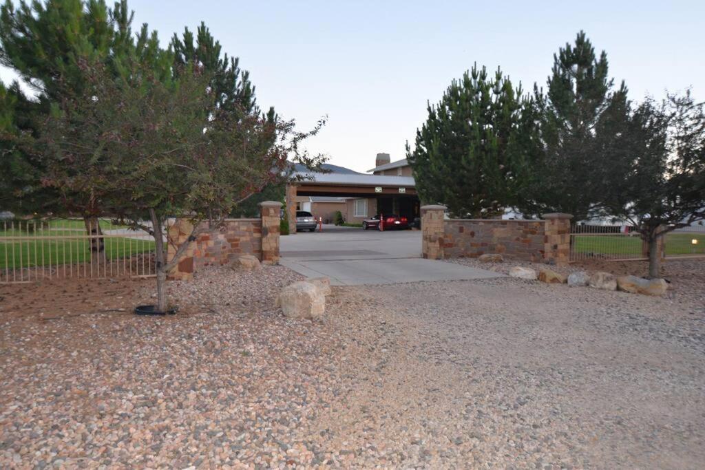 Tacit Shadow Resort Shangri-La King Suite, Gym, Coffee Bar, Hot-Tub, Free Laundry, Food Available Parowan Exterior foto